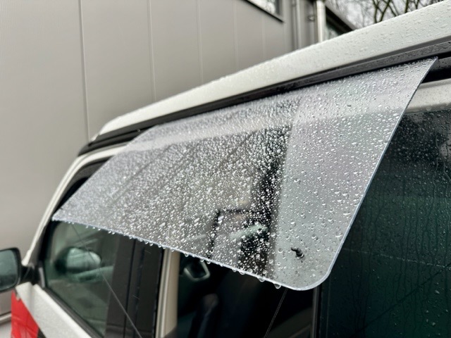Regenschutz fürs Seitenfenster – Mobilcamping