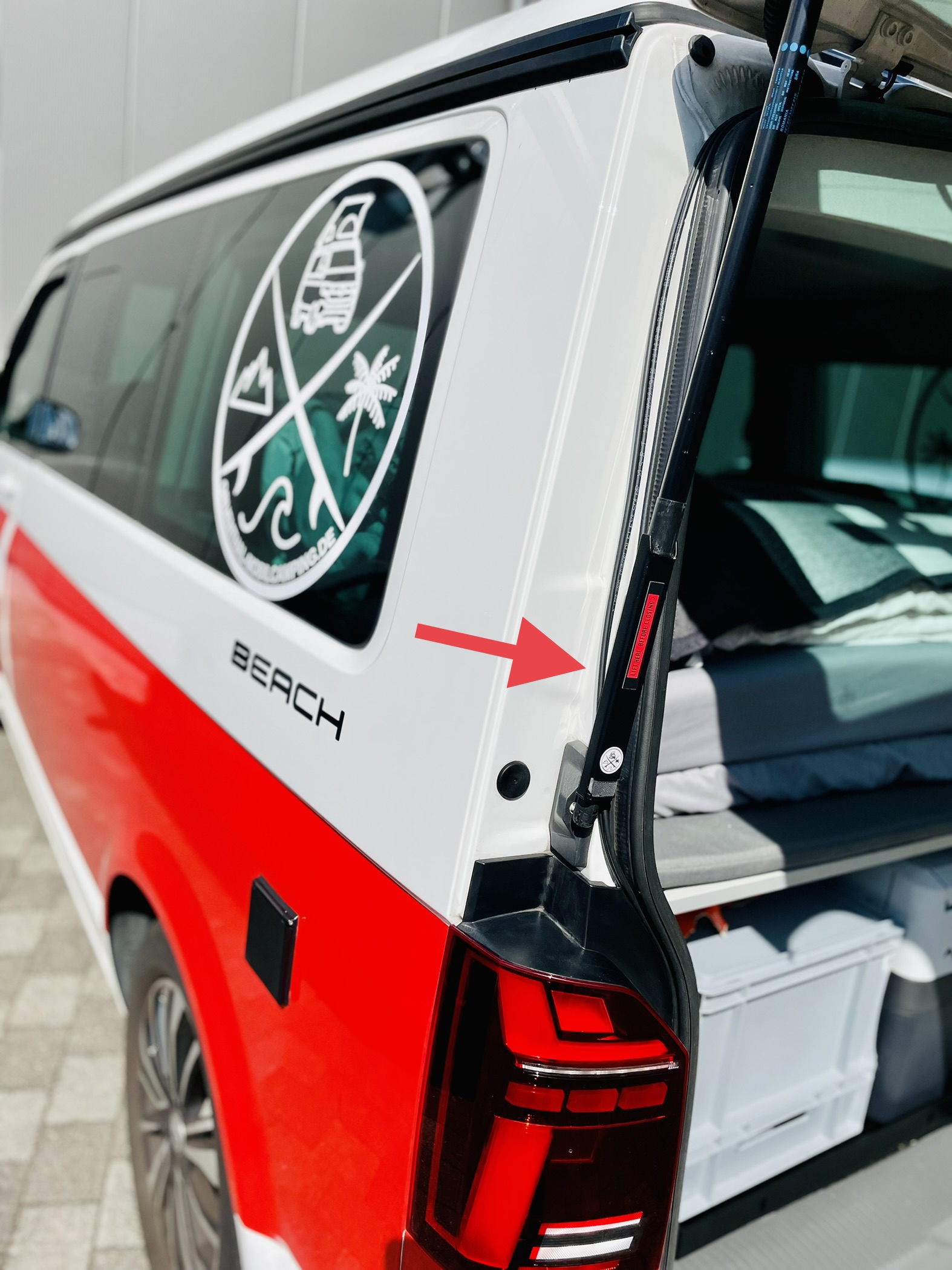 Heckklappenaufsteller Wida - Türsicherung kompatibel mit T5 T6 Volkswagen  Camper California Comfortline Beach Belüftung und Feuchtigkeitsreduktion :  : Auto & Motorrad