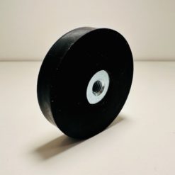 Gummierter Neodym Magnet 45mm 31kg M6